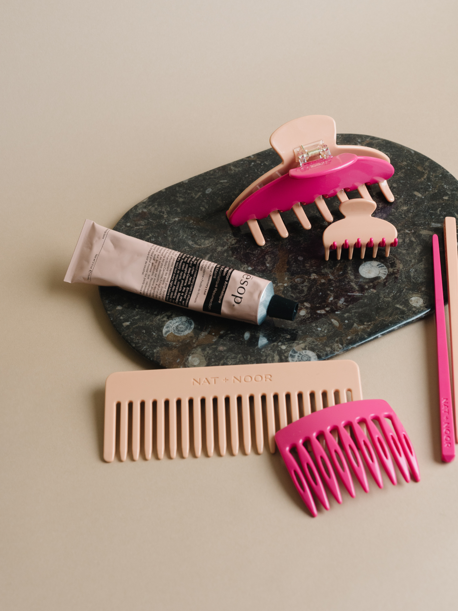 トーンヌール＆トーンヌールプレミアムセット Wide Tooth Comb - Petal – NAT + NOOR