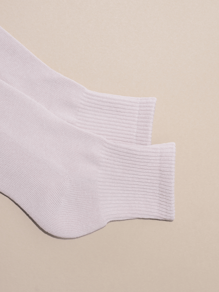 thin ankle socks in pink color