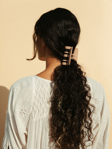 tan hair claw clip